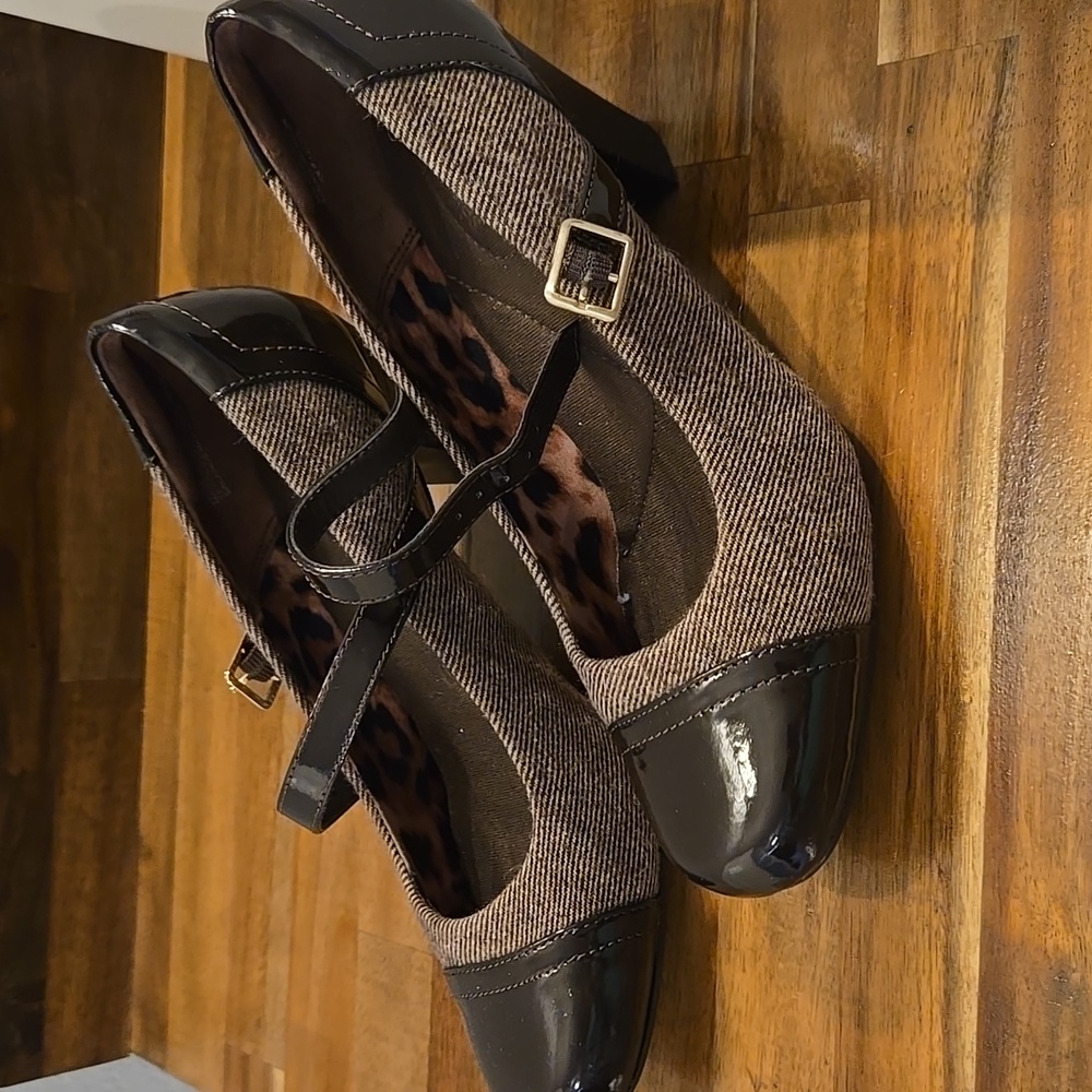 CLARKS brown Sapphire Juno bendables ladies pump in size 7M VGUC ++